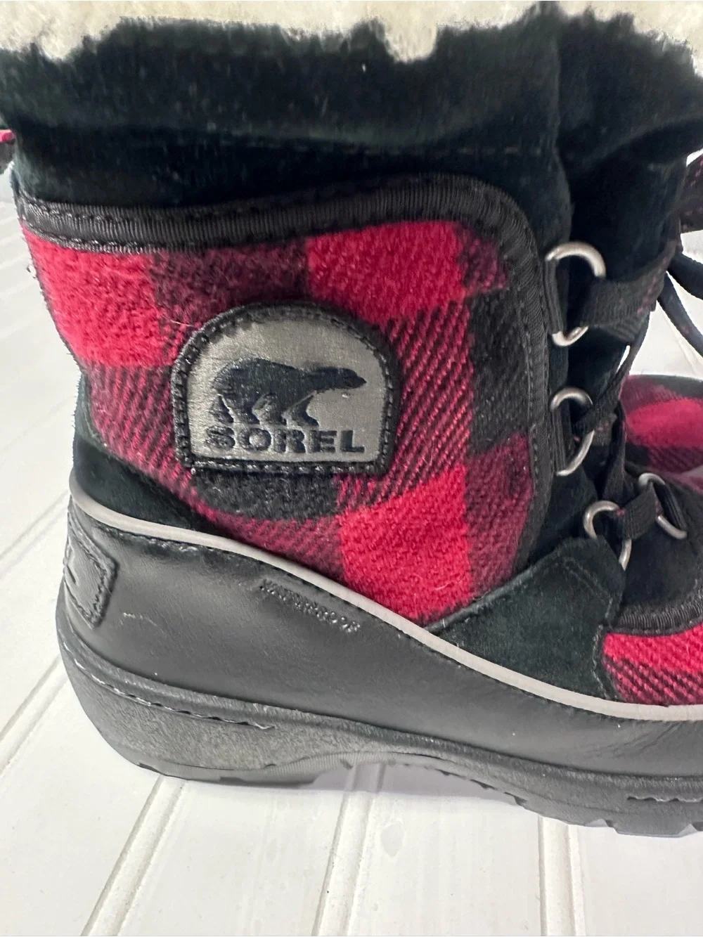 Sorel Tivoli III winter snow boots red & black buffalo plaid women’s 6